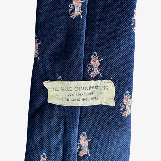 Vintage 70s Tietanic Inc 1972 The Male Chauvinist Pig Geometric Print Navy Polyester Tie Label - Casspios Dream