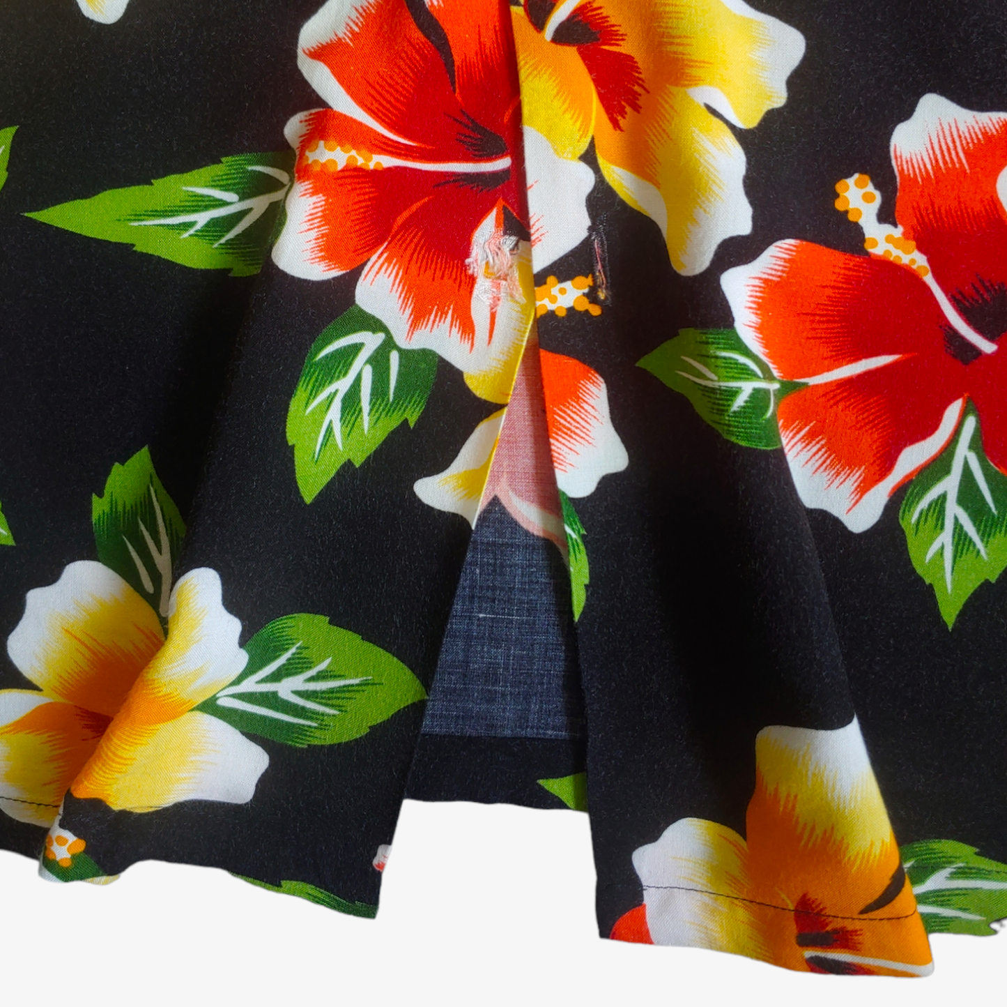 Button on vintage 90s Kennington floral print button up Hawaiian shirt.