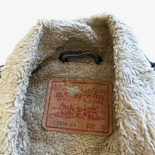 Vintage 90s Mens Levis 71550 04 Grey Denim Trucker Jacket With Sherpa Lining Label - Casspios Dream