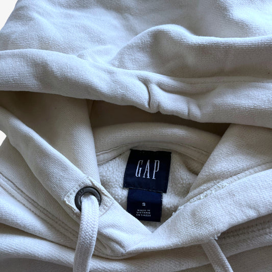 Vintage Y2K Mens GAP Embroidered Centre Spell Out White Hoodie Label - Casspios Dream