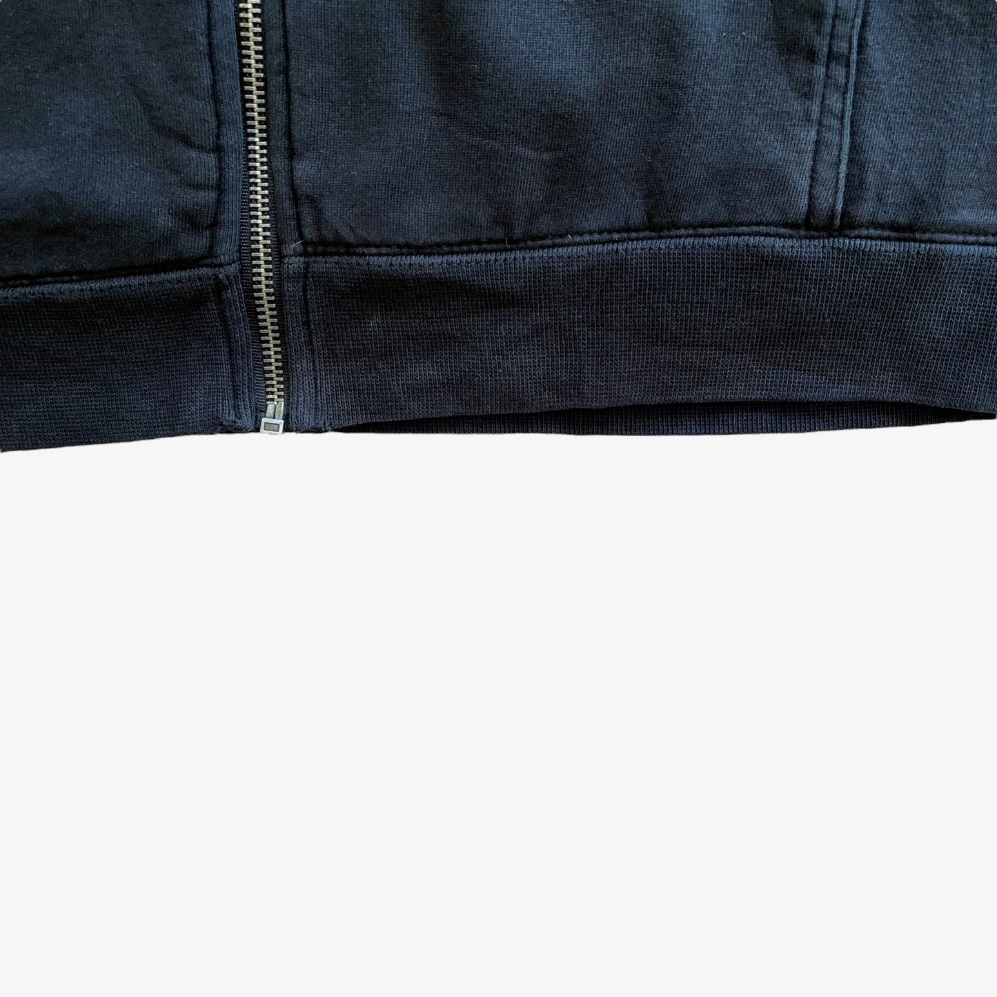 Vintage Y2K Mens Quiksilver New York Printed Spell Out Black Hooded Jacket With Sherpa Lining Hem - Casspios Dream