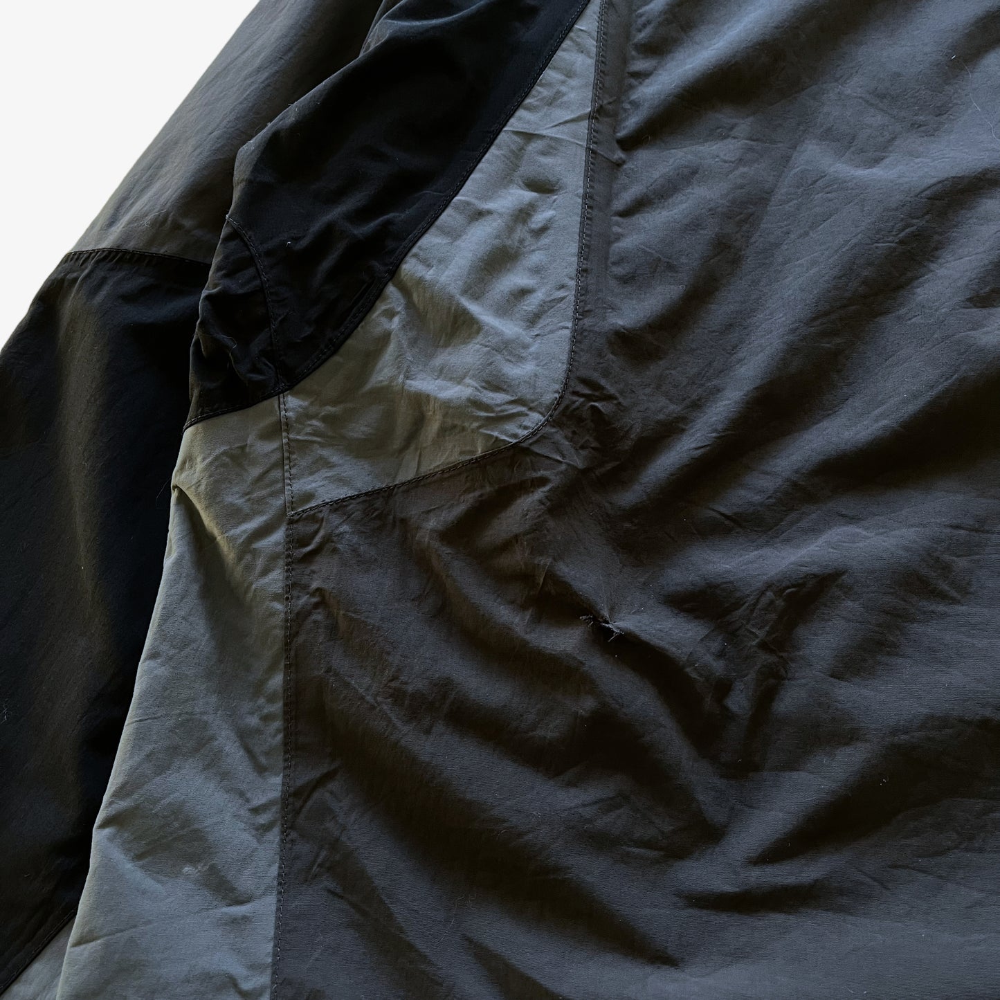 Vintage Y2K Mens The North Face Hyvent Grey Jacket Back Wear - Casspios Dream
