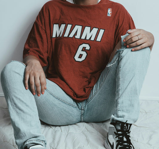 Model wearing a vintage 90s NBA Miami Heat red t-shirt.