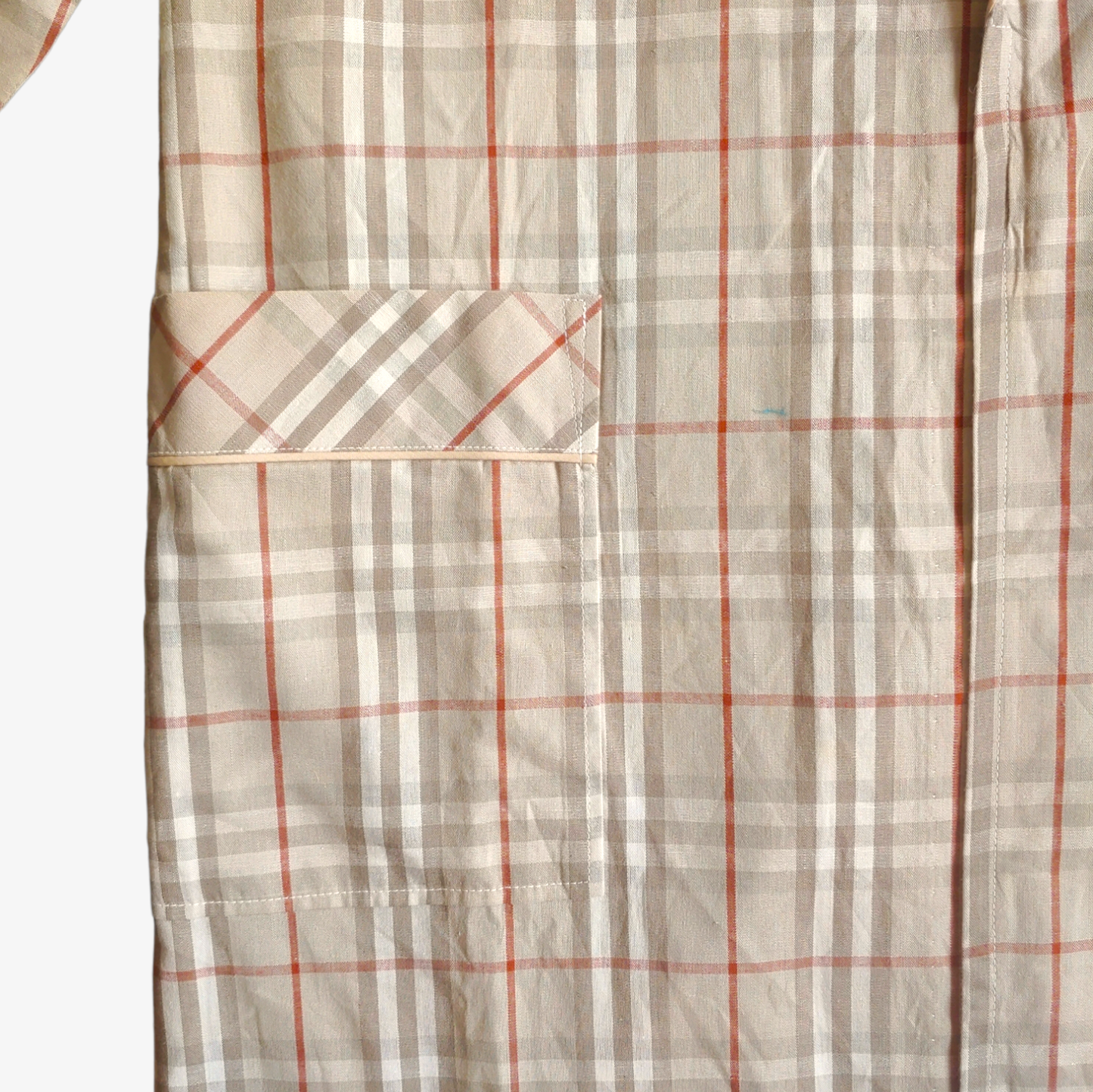 Side pocket of vintage 1980s men's Burberry nova check robe in beige, brown, and grey checkered pattern.