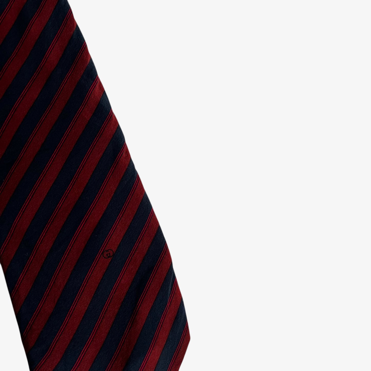 Vintage 80s Gucci Red And Navy Striped Silk Tie With Interlocking GG Logo Monogram - Casspios Dream