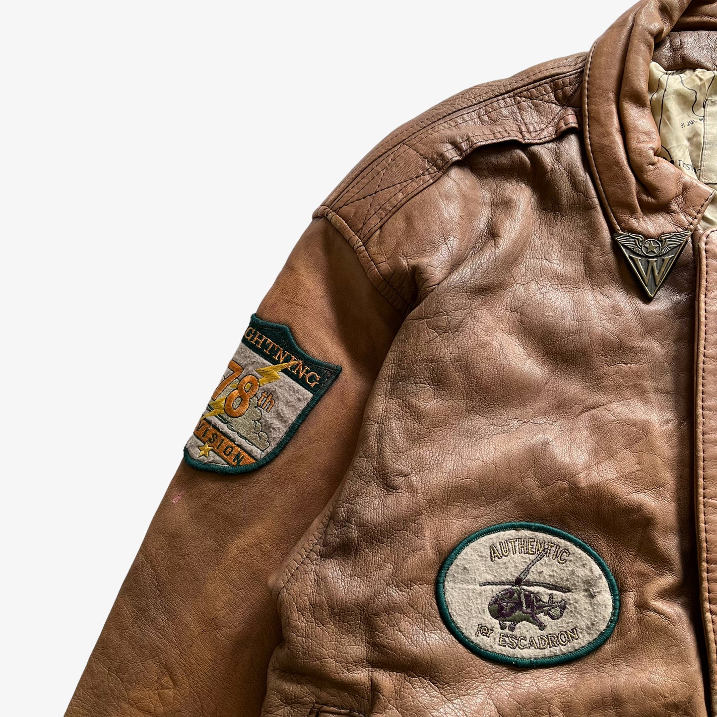 Vintage 80s Mens G-III Light Brown Leather Pilot Jacket With Metal Tip Collar Badge - Casspios Dream