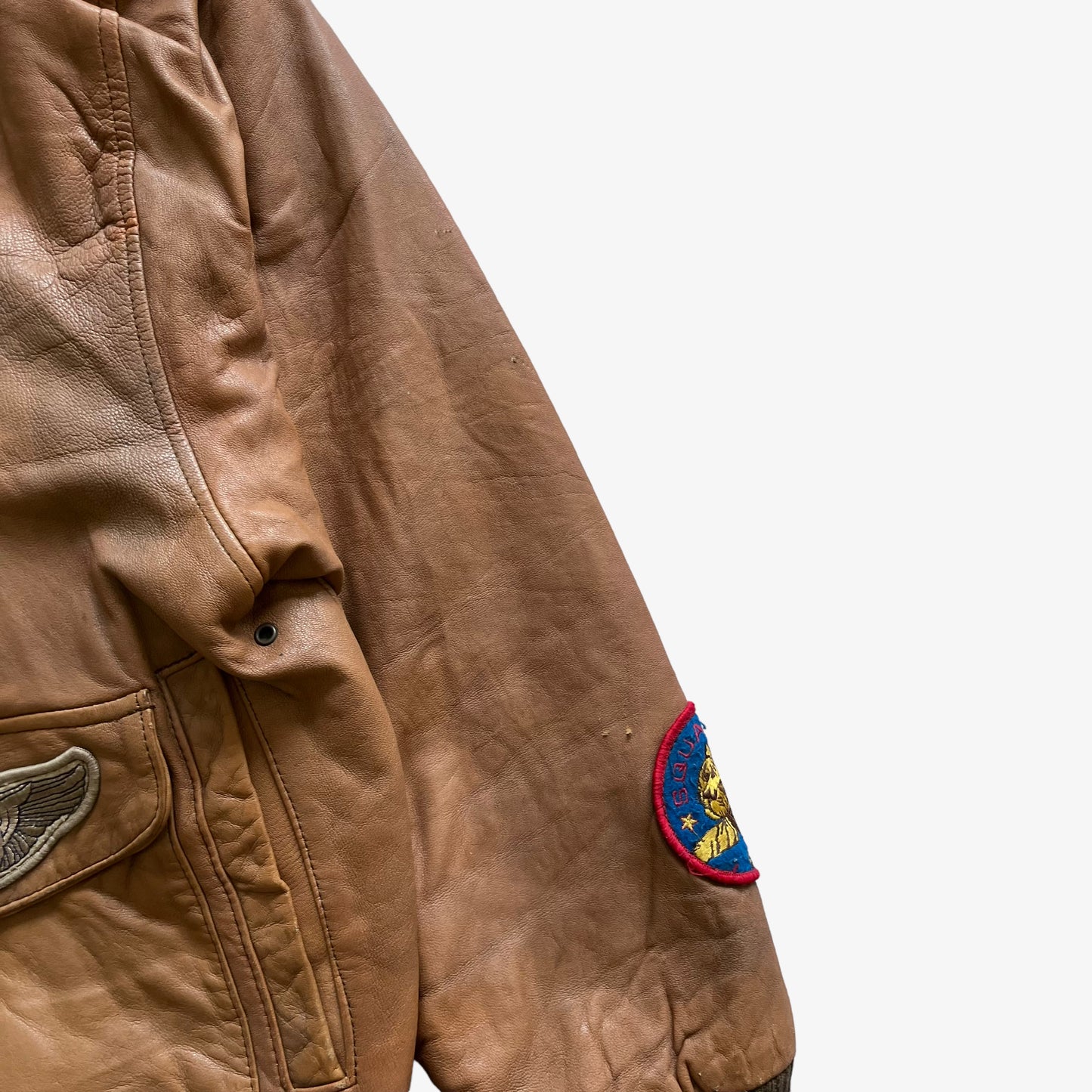 Vintage 80s Mens G-III Light Brown Leather Pilot Jacket With Metal Tip Collar Sleeve - Casspios Dream