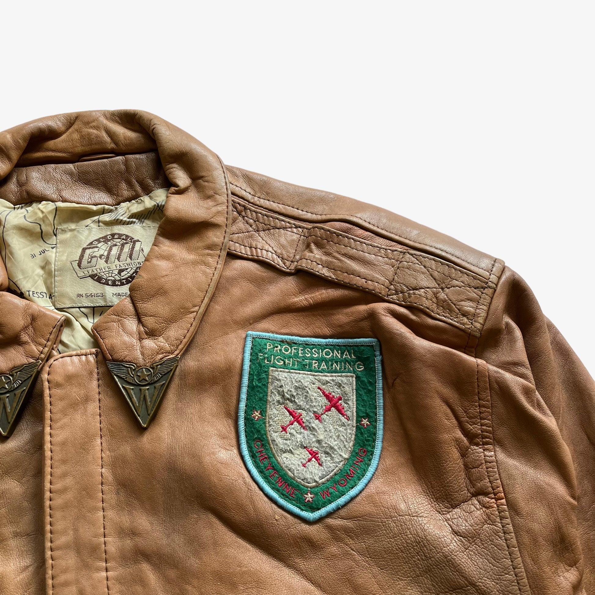 Vintage 80s Mens G-III Light Brown Leather Pilot Jacket With Metal Tip Collar Squad Patch - Casspios Dream