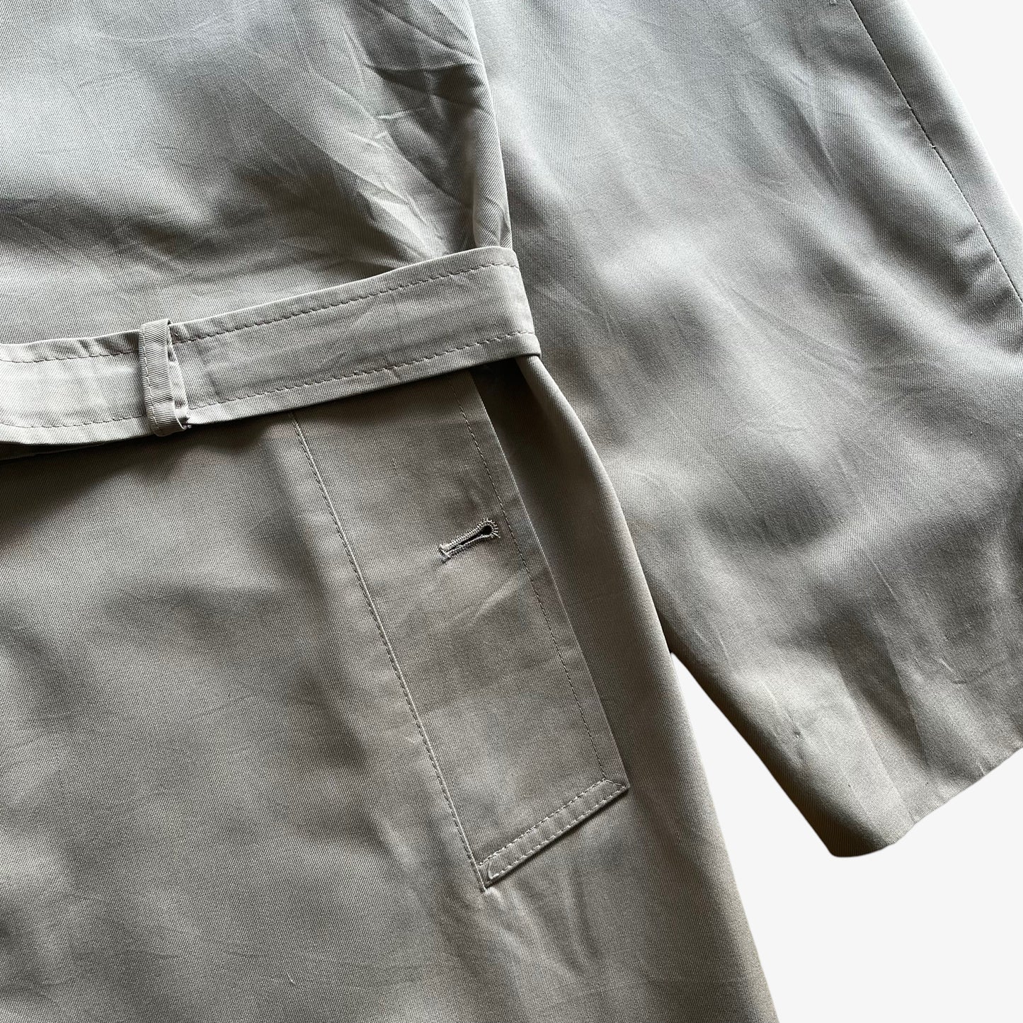 Vintage 80s Womens Burberry Coat With Nova Check Lining And Faux Fur Collar Pocket - Casspios Dream