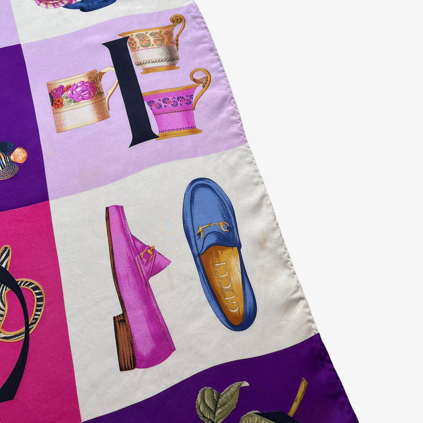 Checkered logo of women's vintage 90s Gucci geometric patchwork spell out print pink silk scarf.