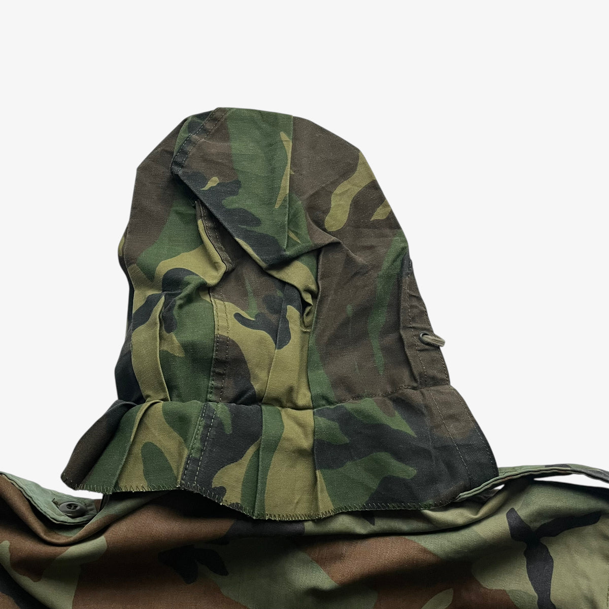Foldable hood of vintage 90s men's Alpha Industries M65 cold weather green camouflage field jacket.
