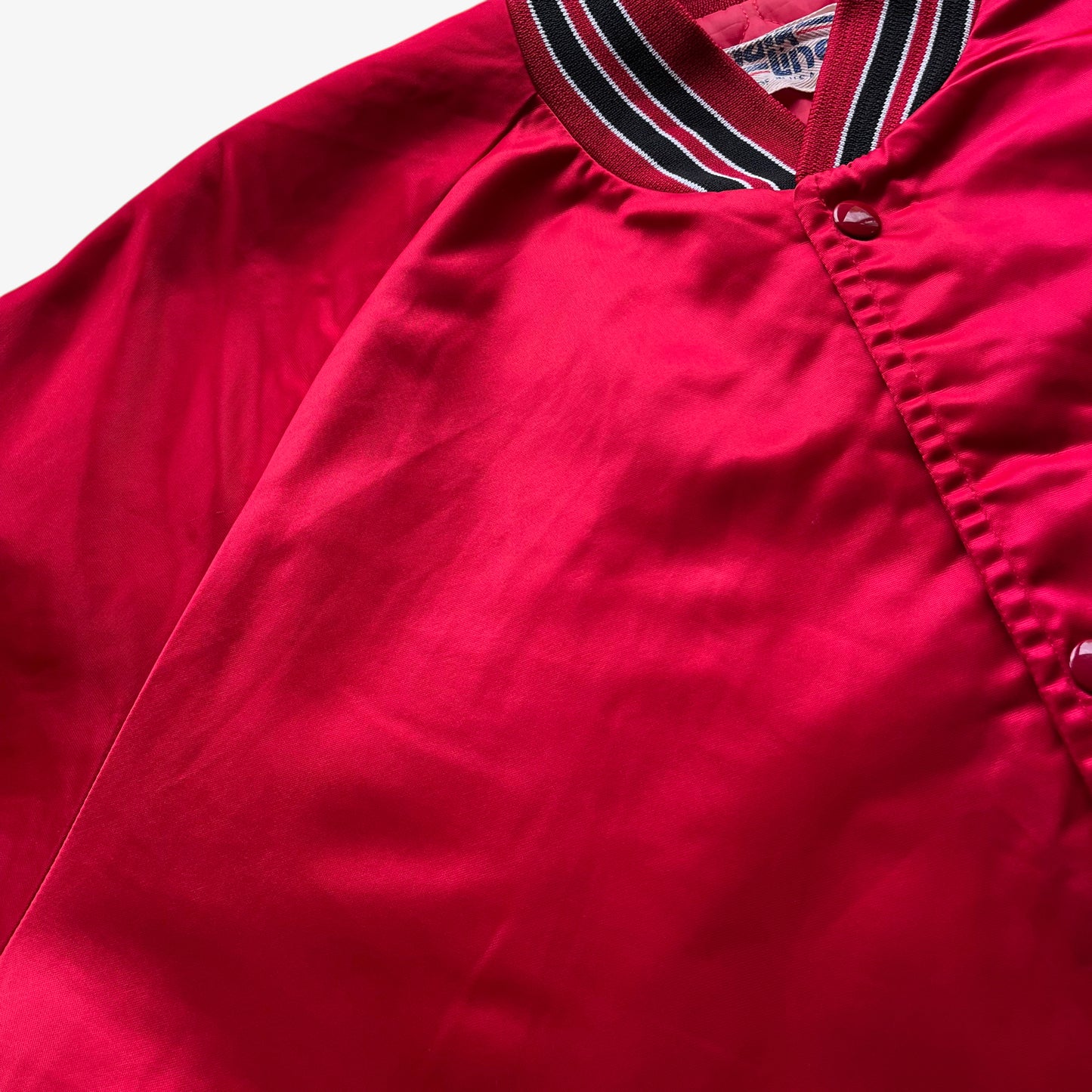 Scuff on men's vintage 90s Chalk Line NBA Chicago Bulls red varsity jacket with back embroidered spell out.