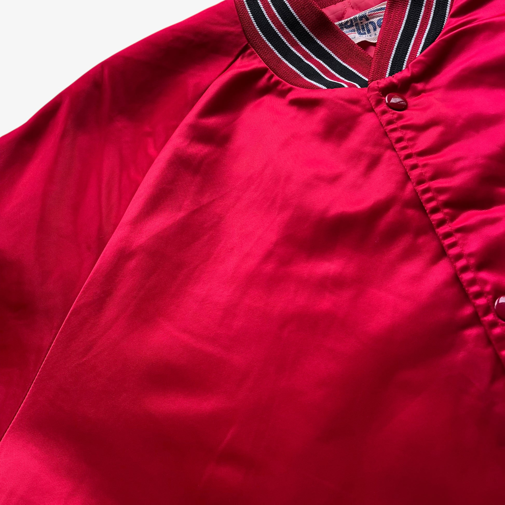 Scuff on men's vintage 90s Chalk Line NBA Chicago Bulls red varsity jacket with back embroidered spell out.