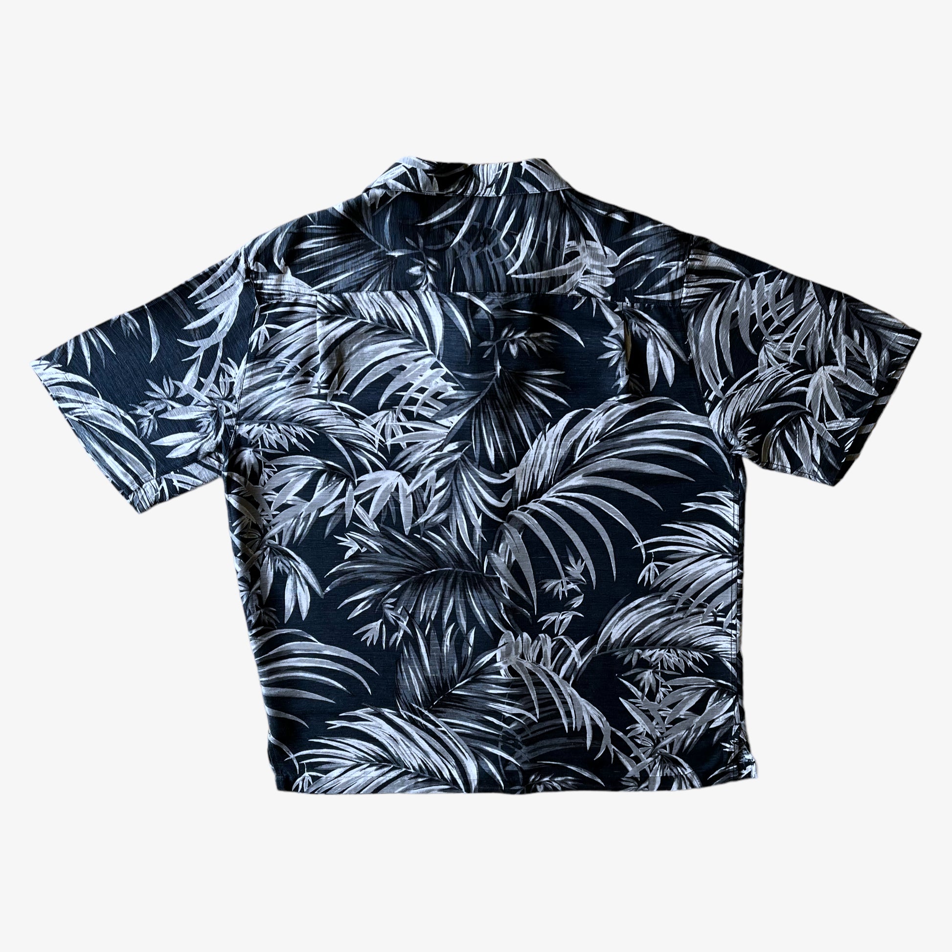 Vintage 90s Mens Havana Jacks Cafe Floral Print Short Sleeve Silk Hawaiian Shirt Back - Casspios Dream