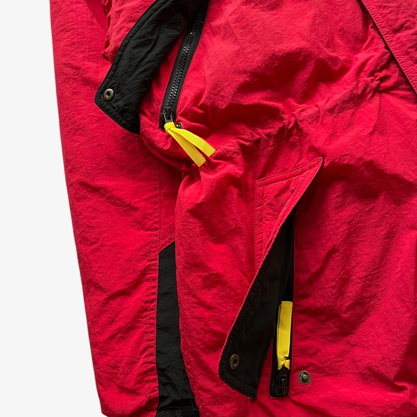 Utility pockets of vintage 90s men's Marlboro country store red hooded puffer jacket.