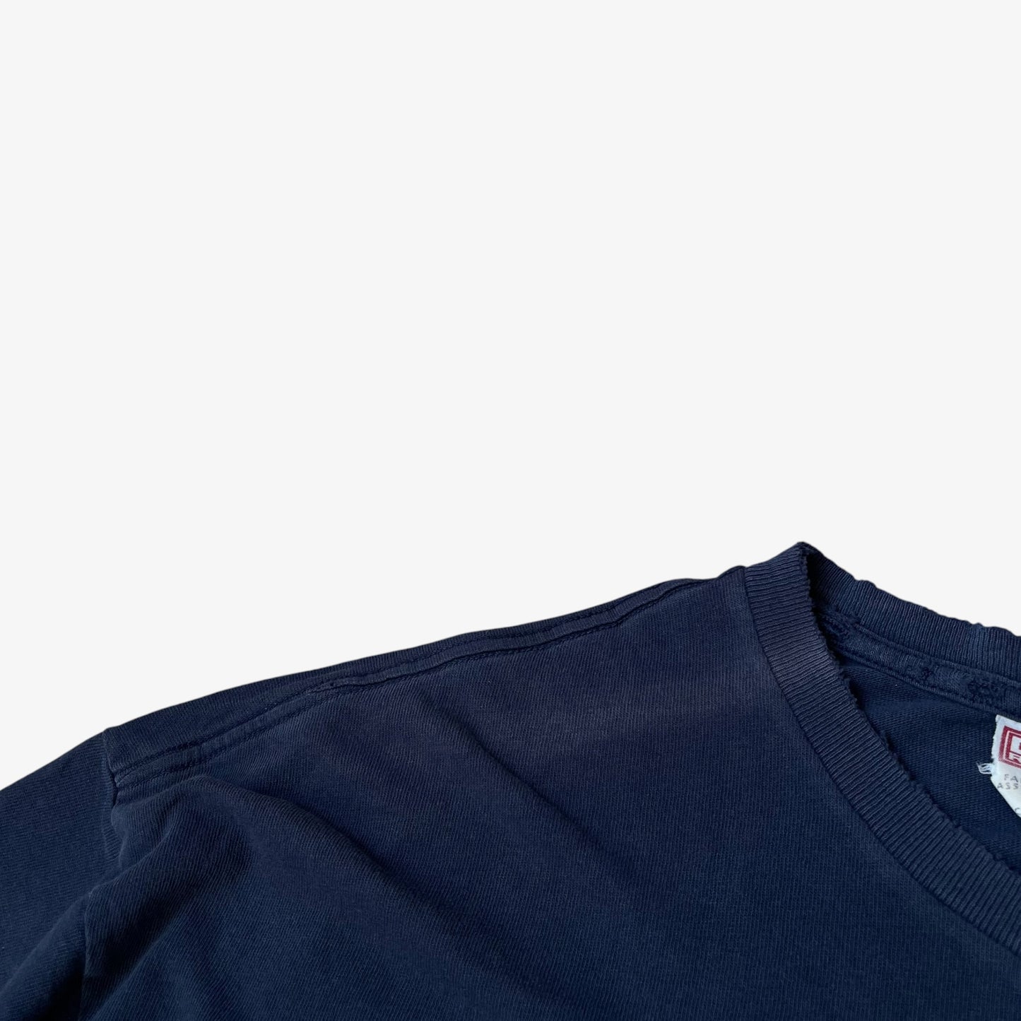 Faded shoulder on a vintage 90s men's thrashed navy t-shirt.