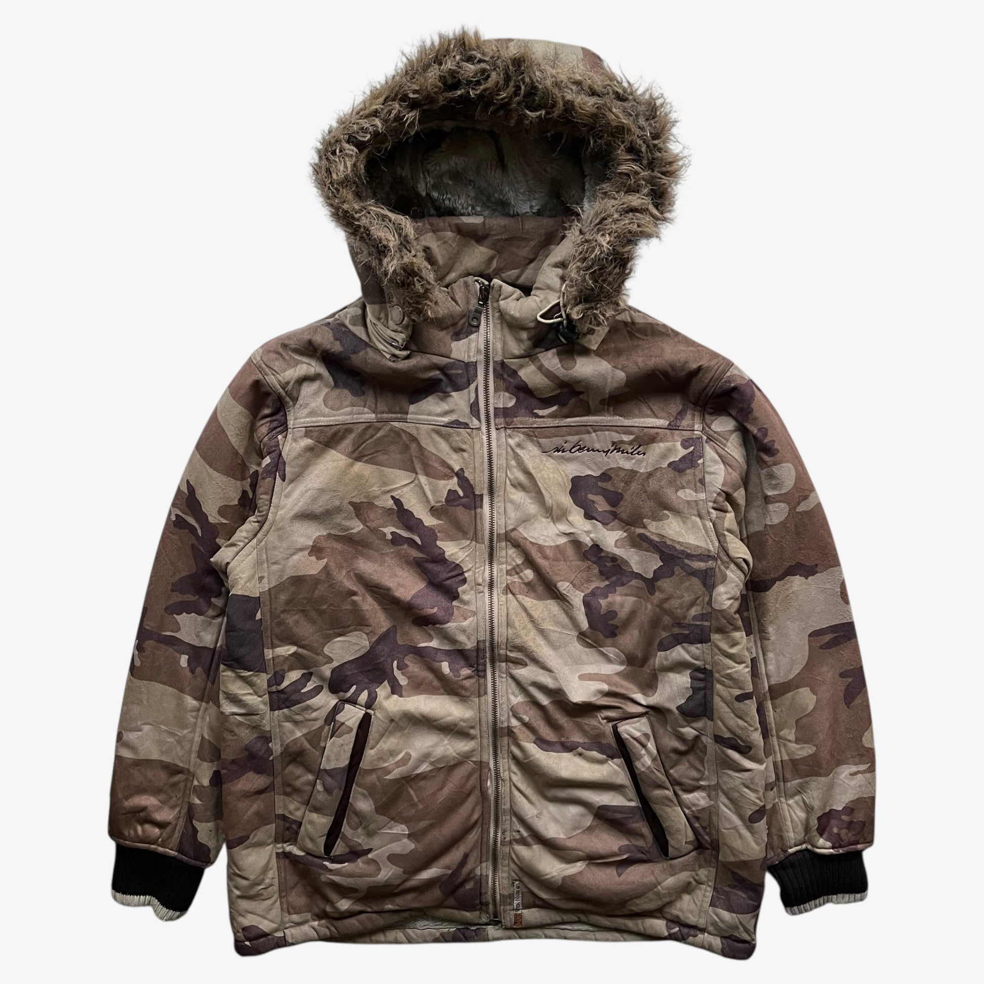 Vintage 90s men's Sir Benni Miles green camouflage jacket featuring a faux fur hood.