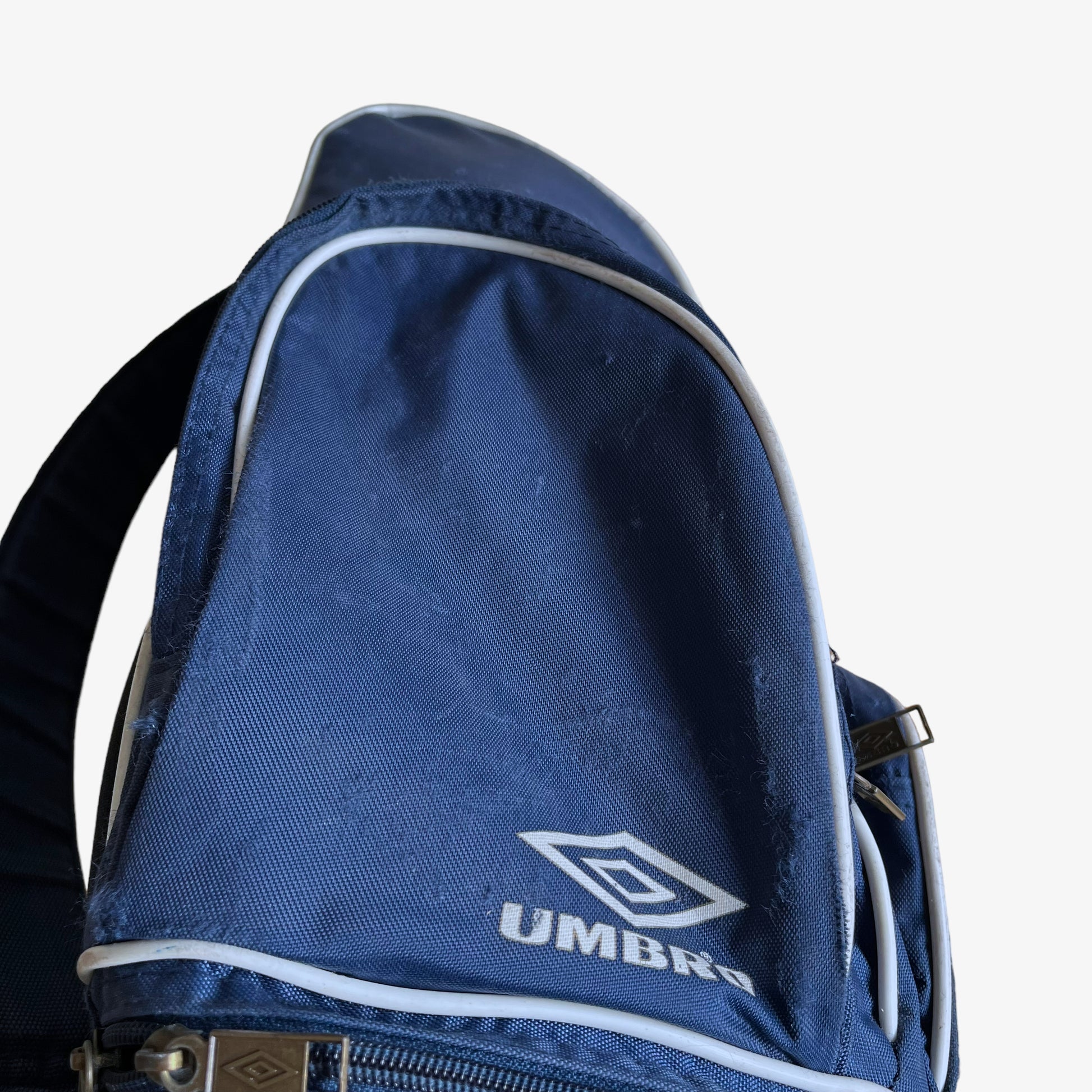 Sac à dos - Umbro - College - Bleu Marine - 100% Polyester - Dos Rembourré bleu marine - Bagagerie - Maroquinerie Sac à dos - Umbro - College - Bleu Marine - 100% Polyester - Dos Rembourré bleu marine - Bagagerie - Maroquinerie