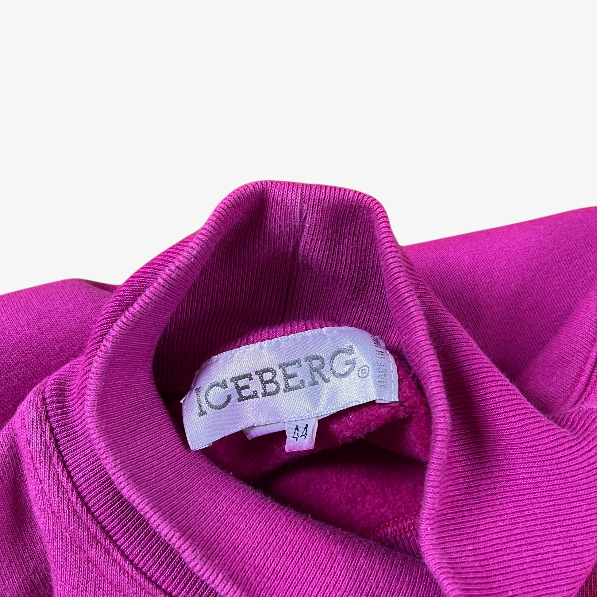 Label of vintage 90s ICEBERG Disney Aristocats women’s pink turtleneck sweatshirt.