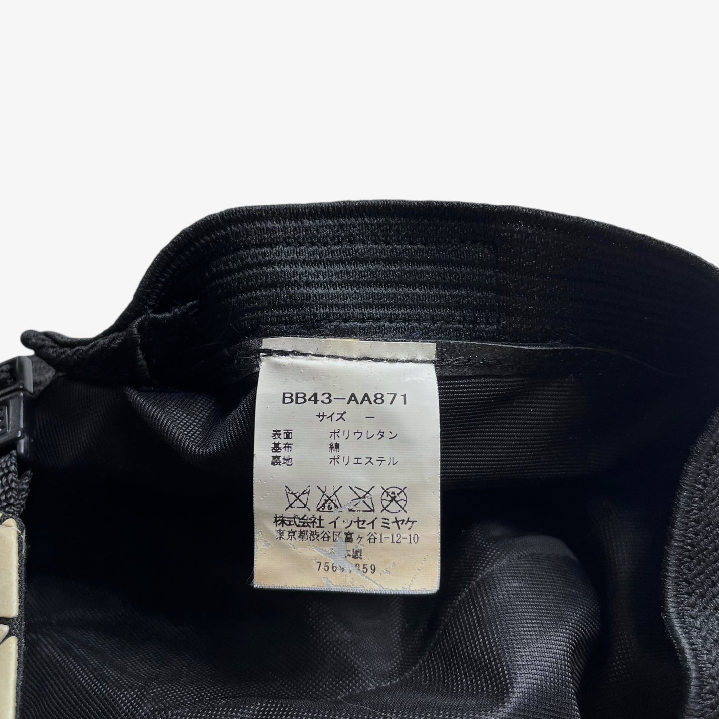 BB43 AA871 ID label stitched inside of vintage Y2K Issey Miyake bao bao beige geometric cap.