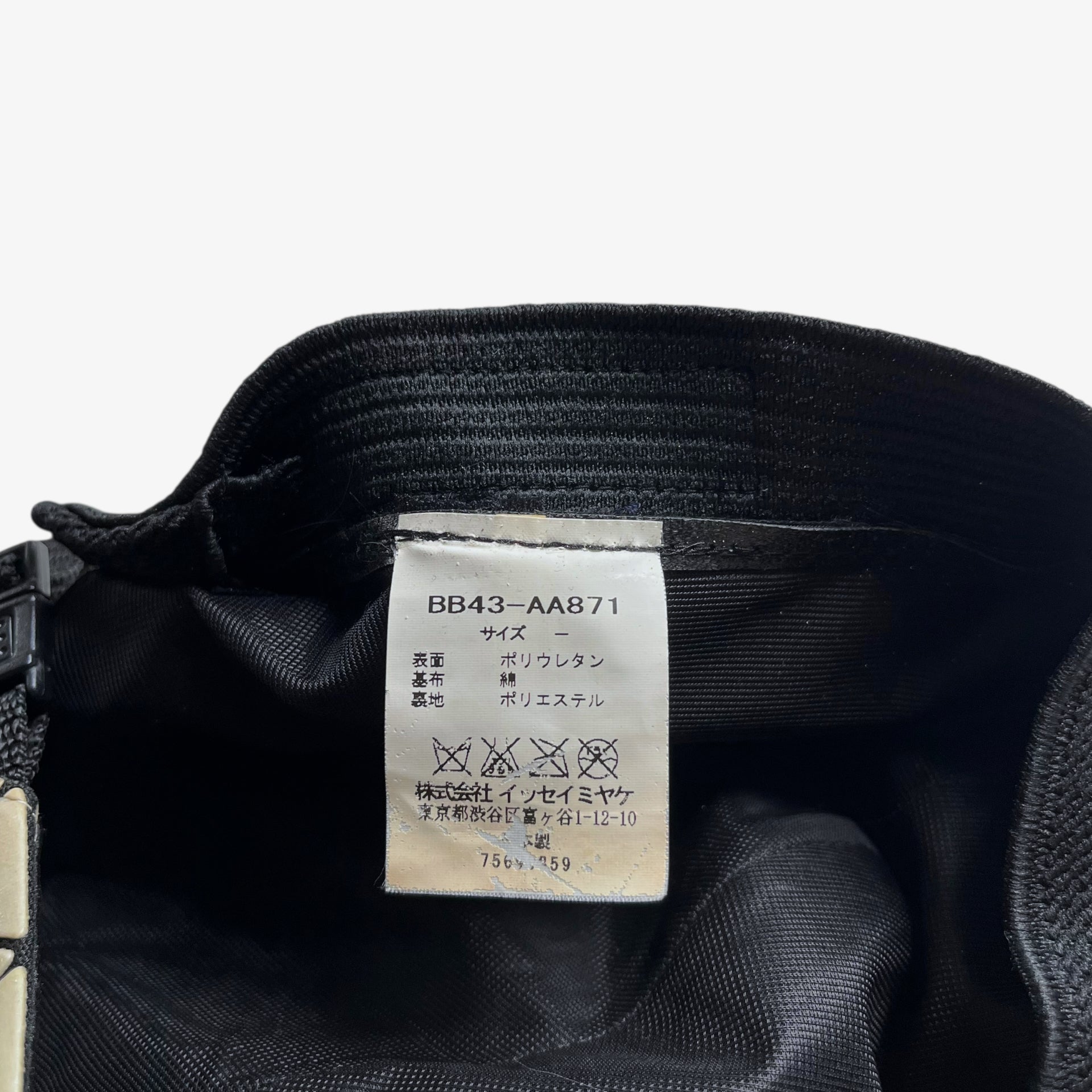 BB43 AA871 ID label stitched inside of vintage Y2K Issey Miyake bao bao beige geometric cap.