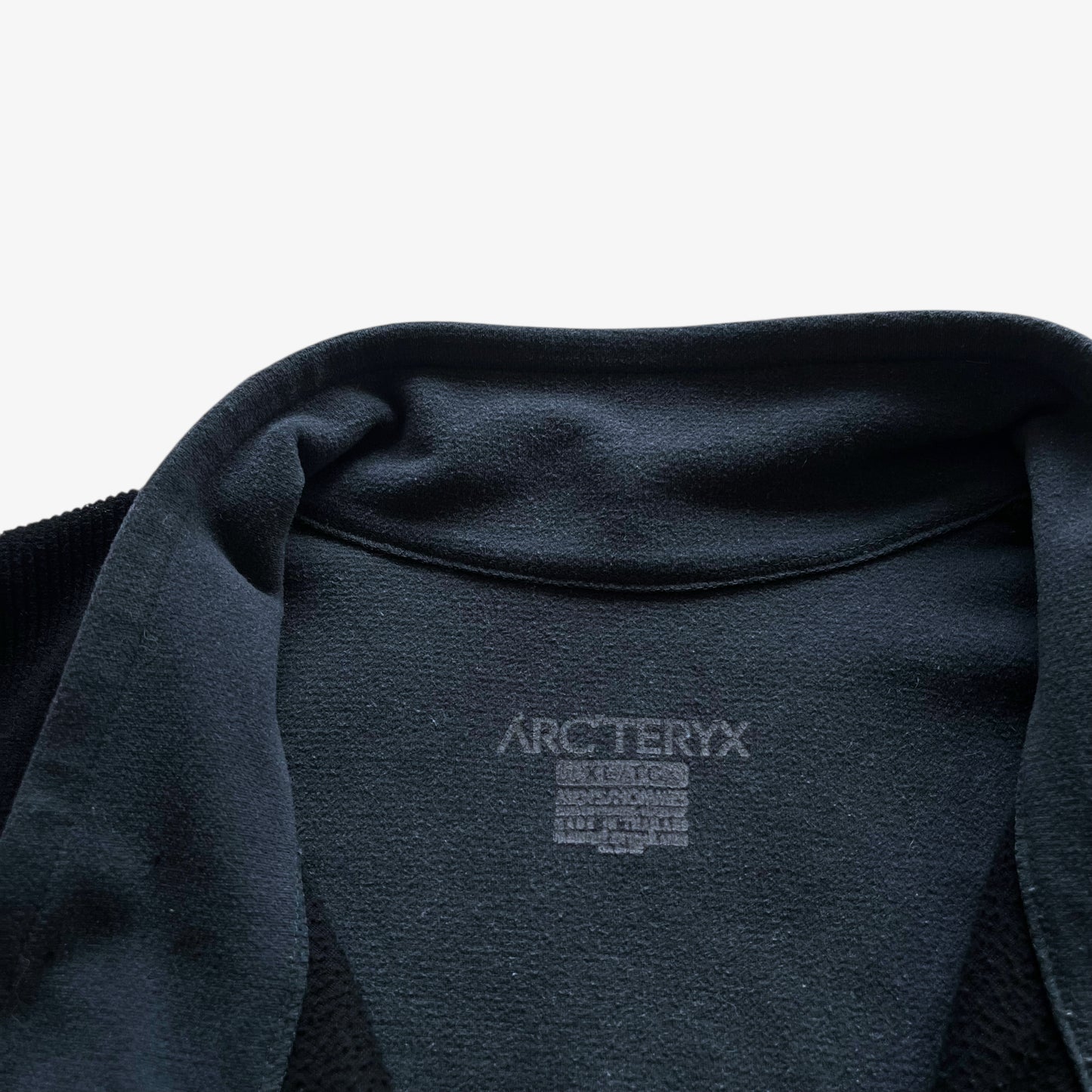 Vintage Y2K Mens Arcteryx Covert Polartec Black Fleece Jacket Label - Casspios Dream