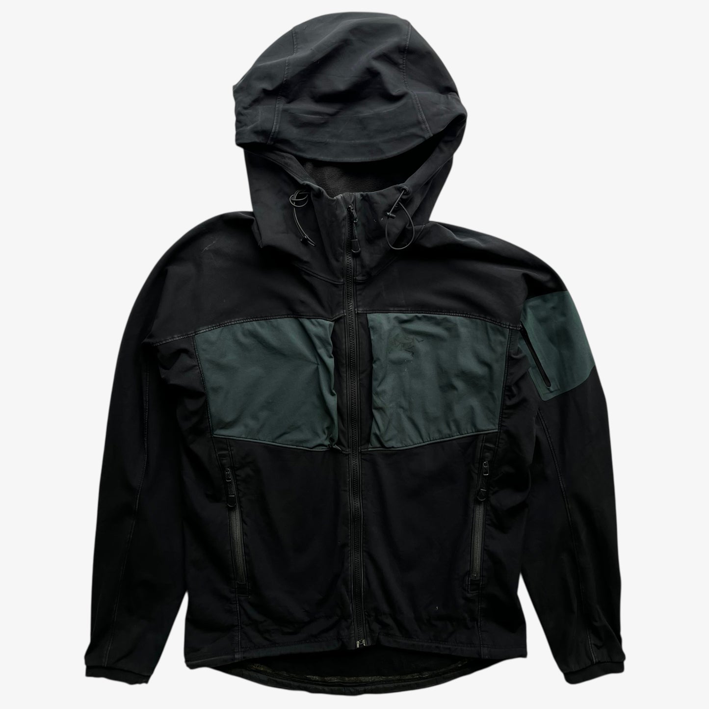 Men's vintage Y2K Arcteryx Polartec black hooded utility jacket.