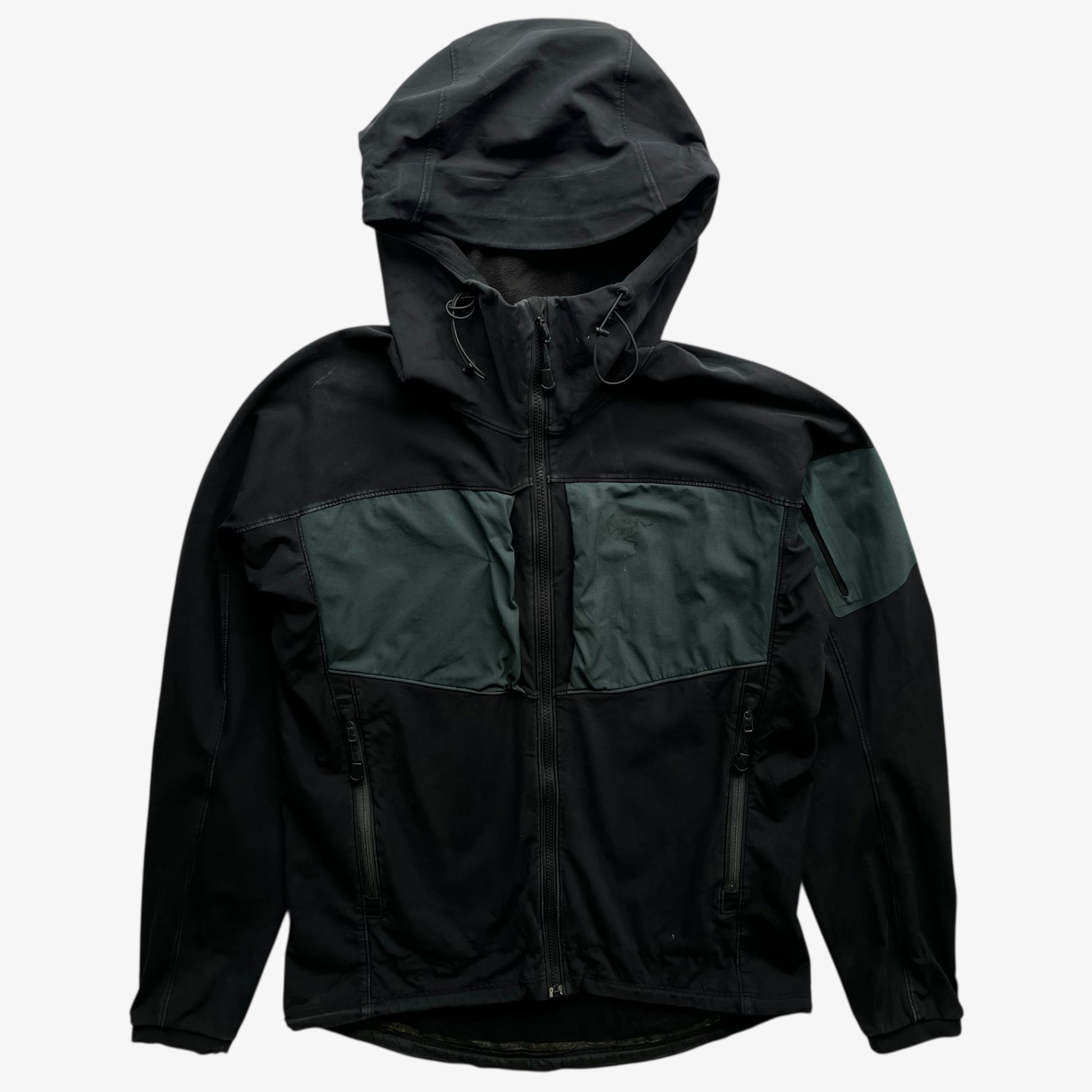 Men's vintage Y2K Arcteryx Polartec black hooded utility jacket.
