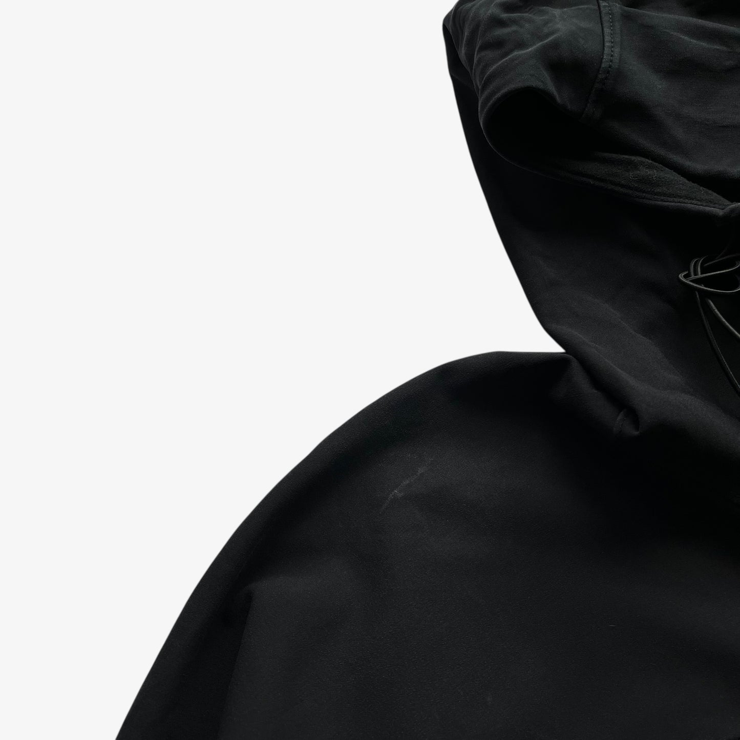 Scuff on men's vintage Y2K Arcteryx Polartec black hooded utility jacket.