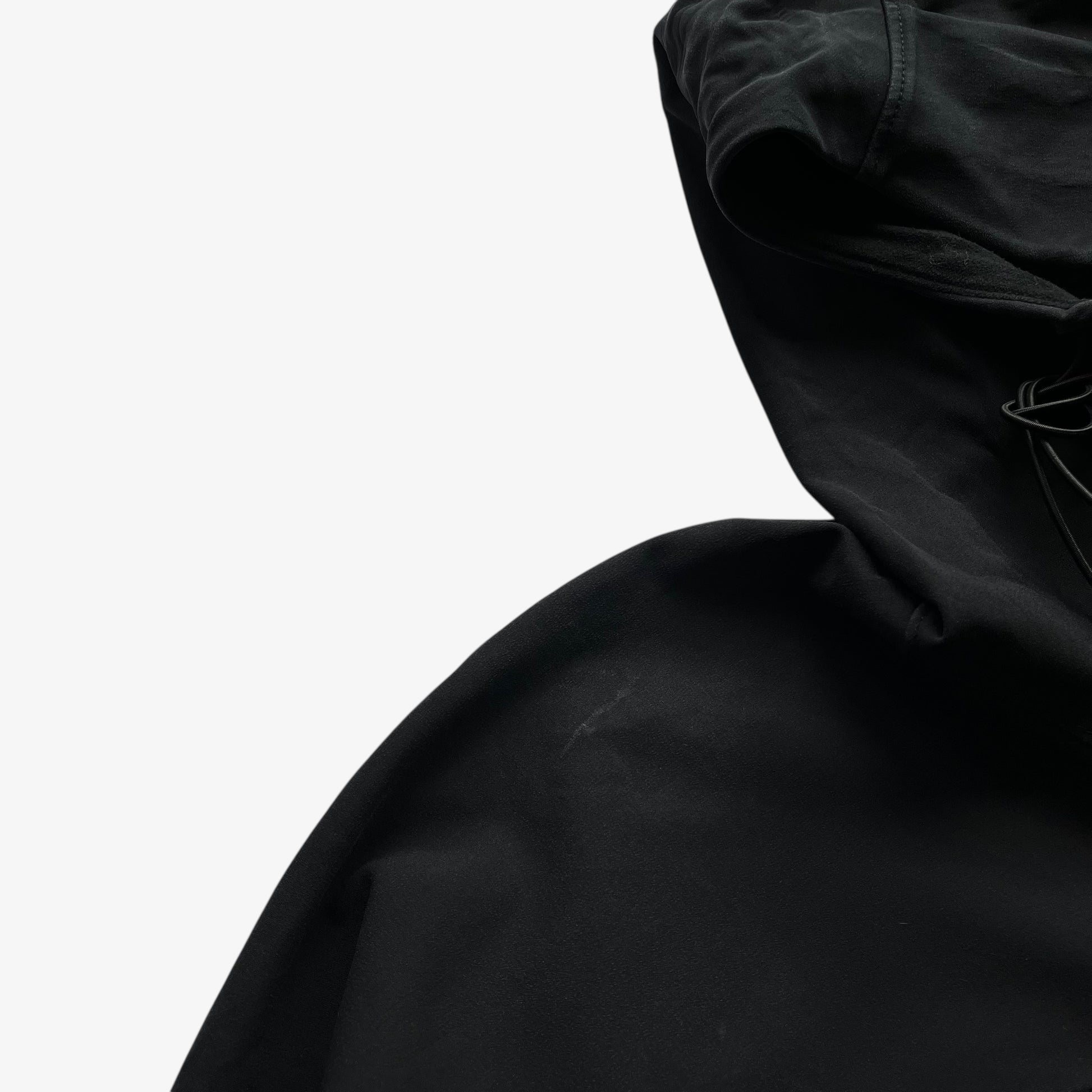 Scuff on men's vintage Y2K Arcteryx Polartec black hooded utility jacket.