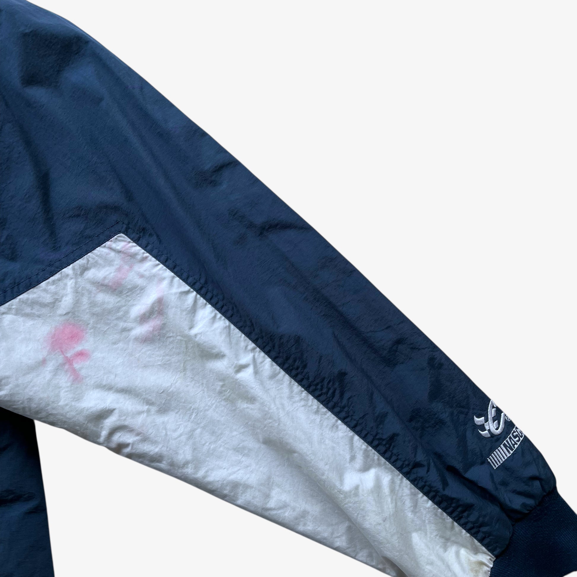 Colour run on men's vintage Y2K Chase Authentics 2005 team nascar blue jacket.