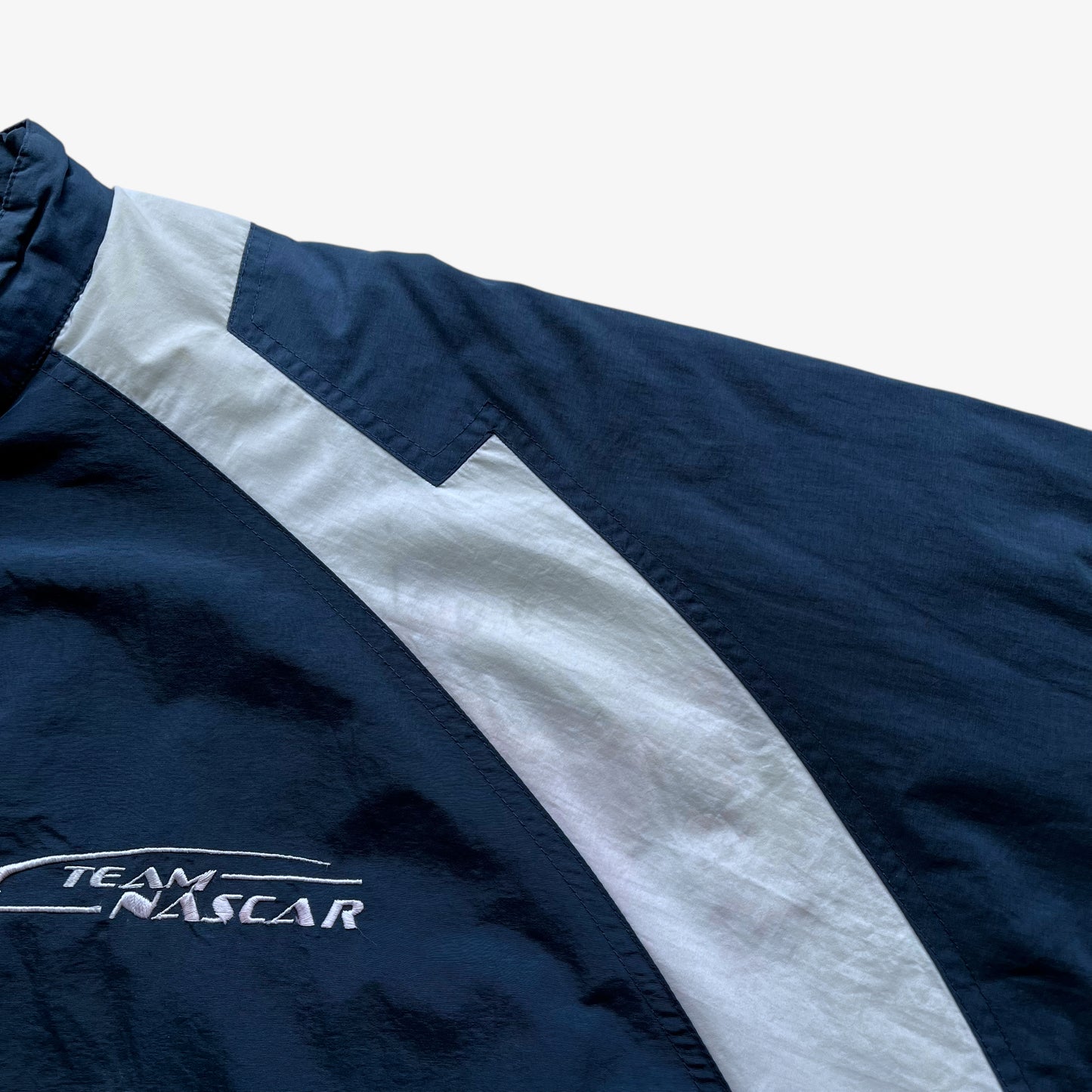 Patina on men's vintage Y2K Chase Authentics 2005 team nascar blue jacket.