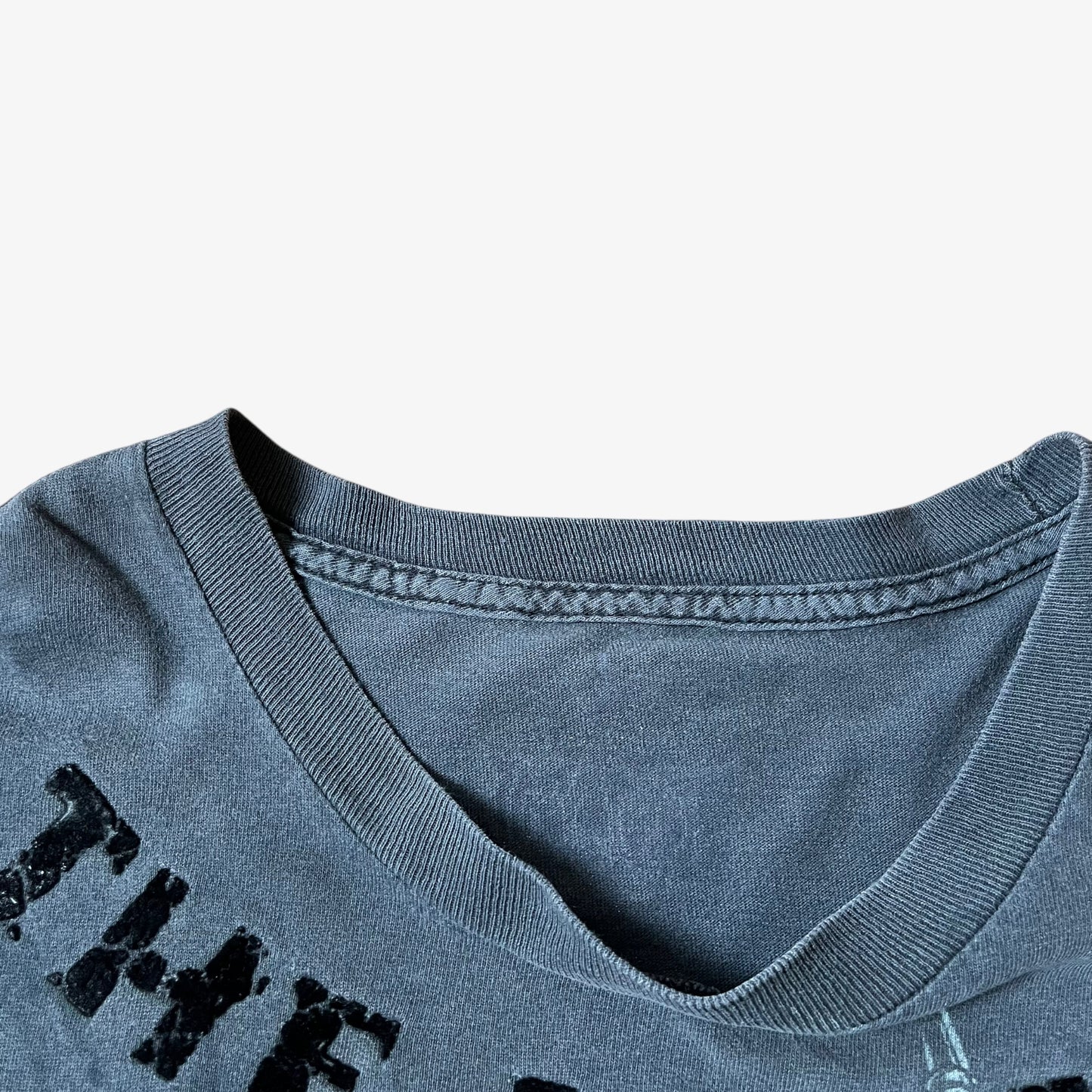 Ribbed collar of vintage Y2K men's MMA Elite Chuck Liddell Iceman Samurai print t-shirt.