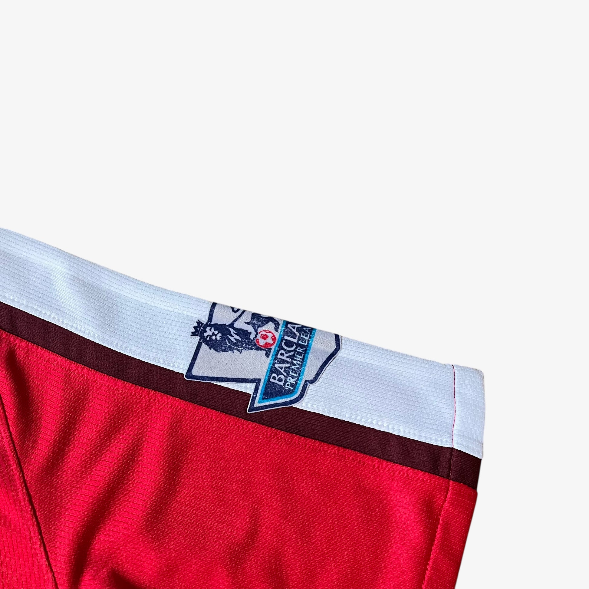 Premier League badge on the sleeve of vintage men's Nike Arsenal 2008 - 2010 red home football jersey.