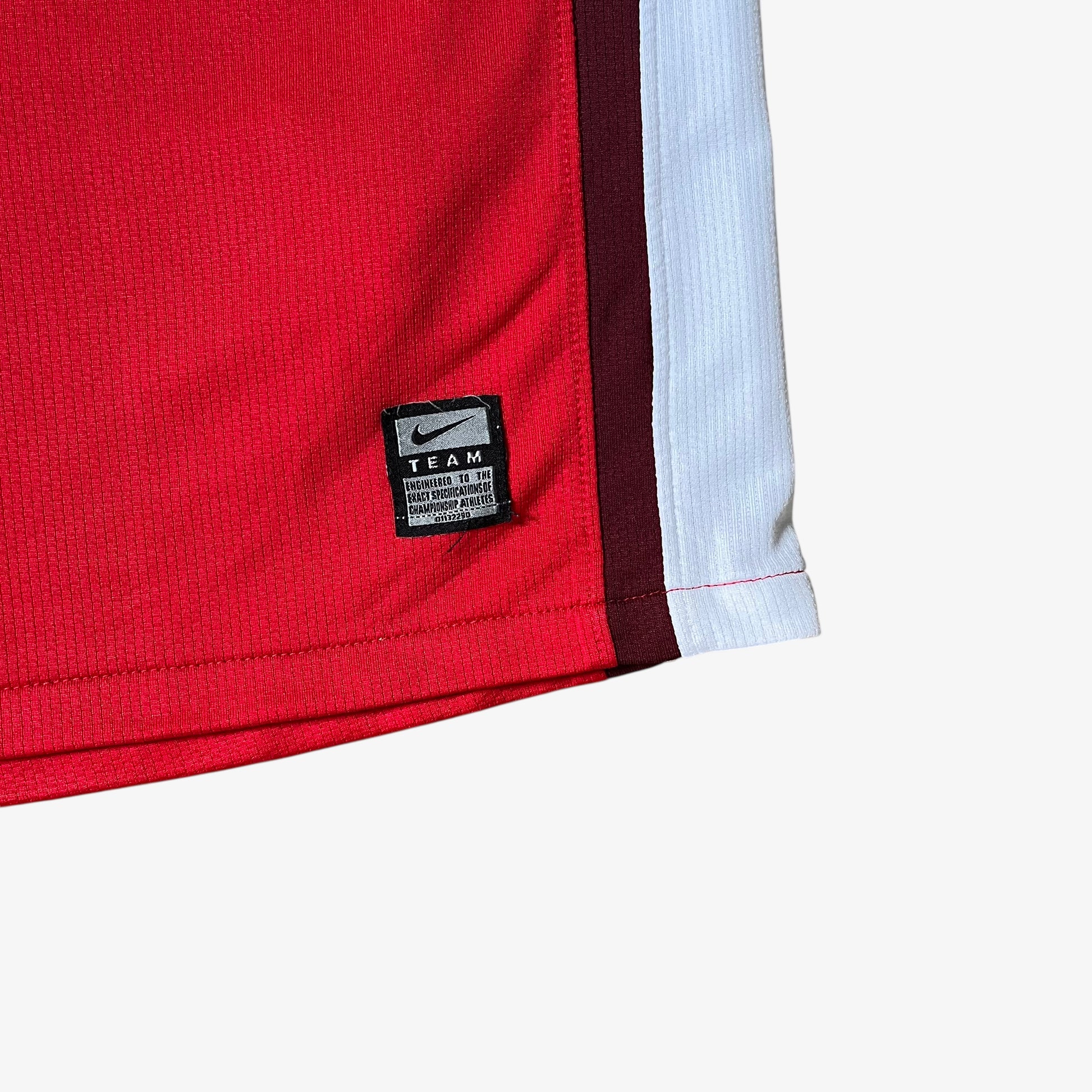 Nike team tag embroidered on the hem of vintage men's Arsenal 2008 - 2010 red home football jersey.