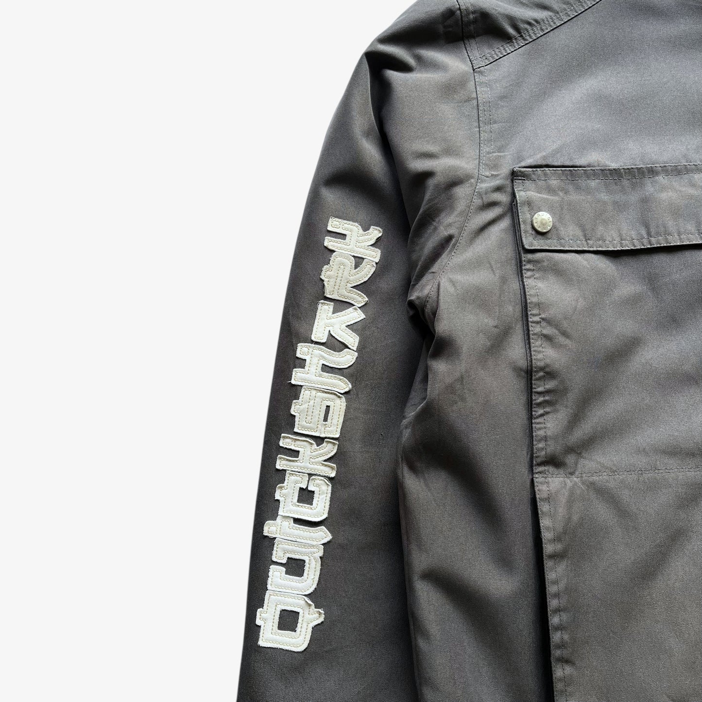 Spell out logo on sleeve of men's vintage Y2K Quickshark special aircraft supply grey utility jacket.
