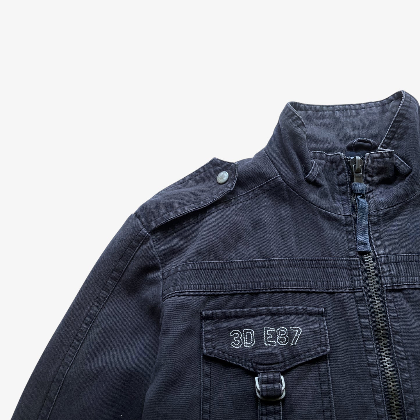 Embroidered logo on vintage Y2K men's US Army 3D E87 faded navy utility jacket.