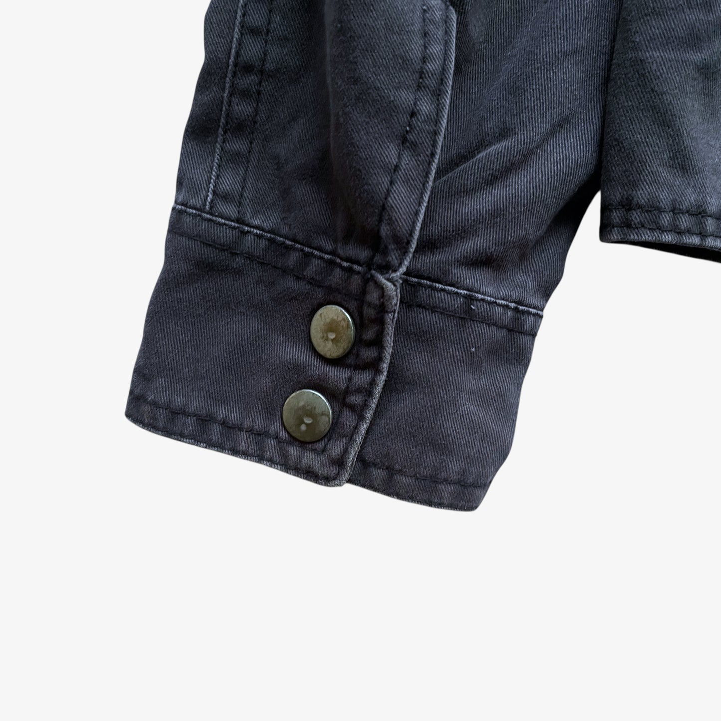 Patina on vintage Y2K men's US Army 3D E87 faded navy utility jacket.