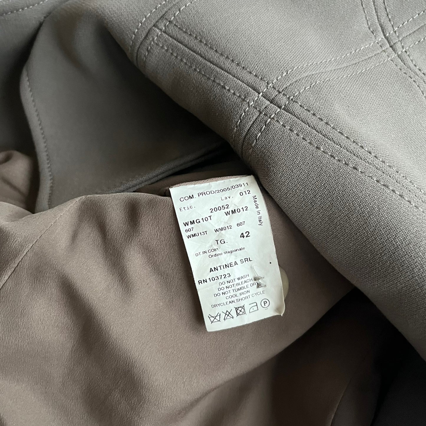 Made in Italy label stitched inside of a women's Y2K vintage Armani Collezioni grey single breasted blazer.