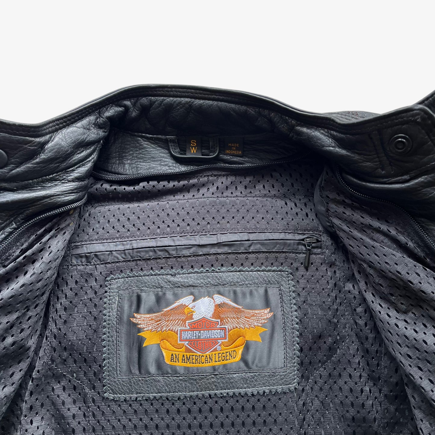 Harley Davidson label inside of vintage Y2K women's FXRG Series 1 padded black leather biker jacket.