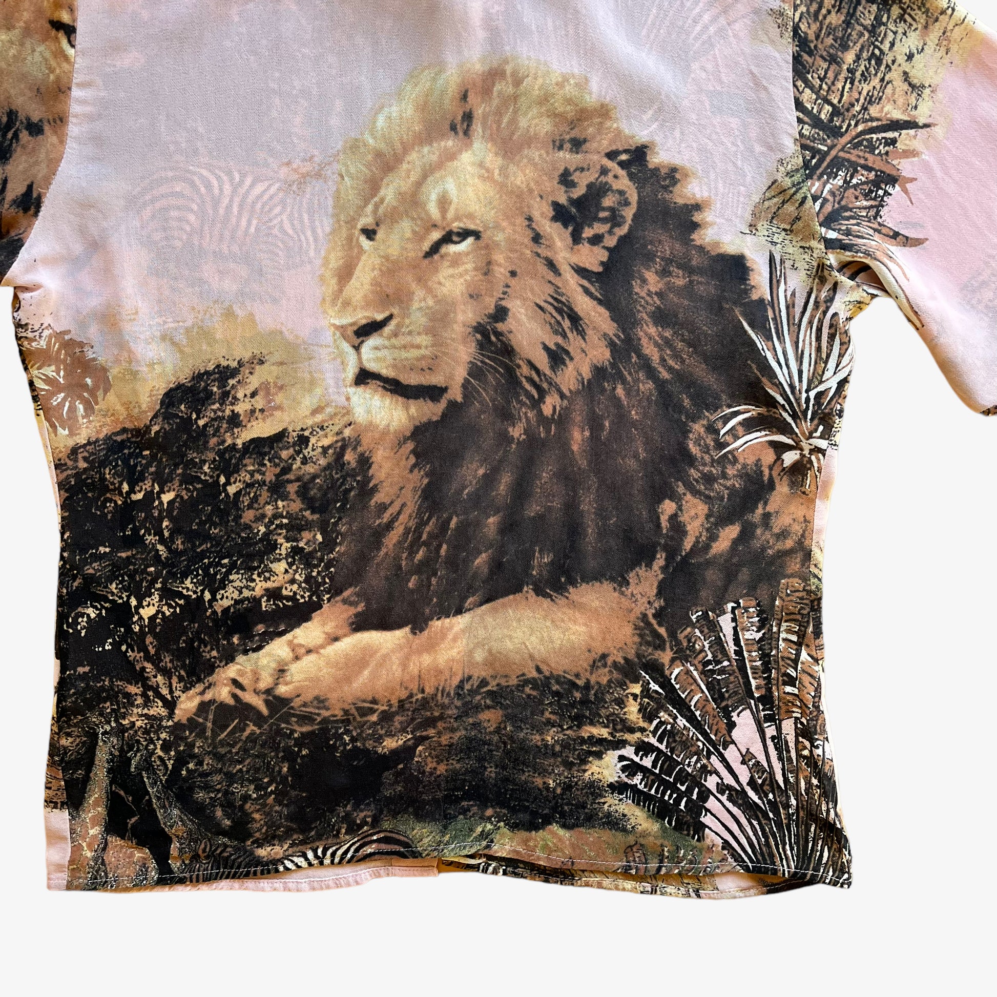 Vintage 80s Women's Giuliana Pret A Porter Safari Print Pink Shirt Featuring A Big Back Lion Print Hem - Casspios Dream