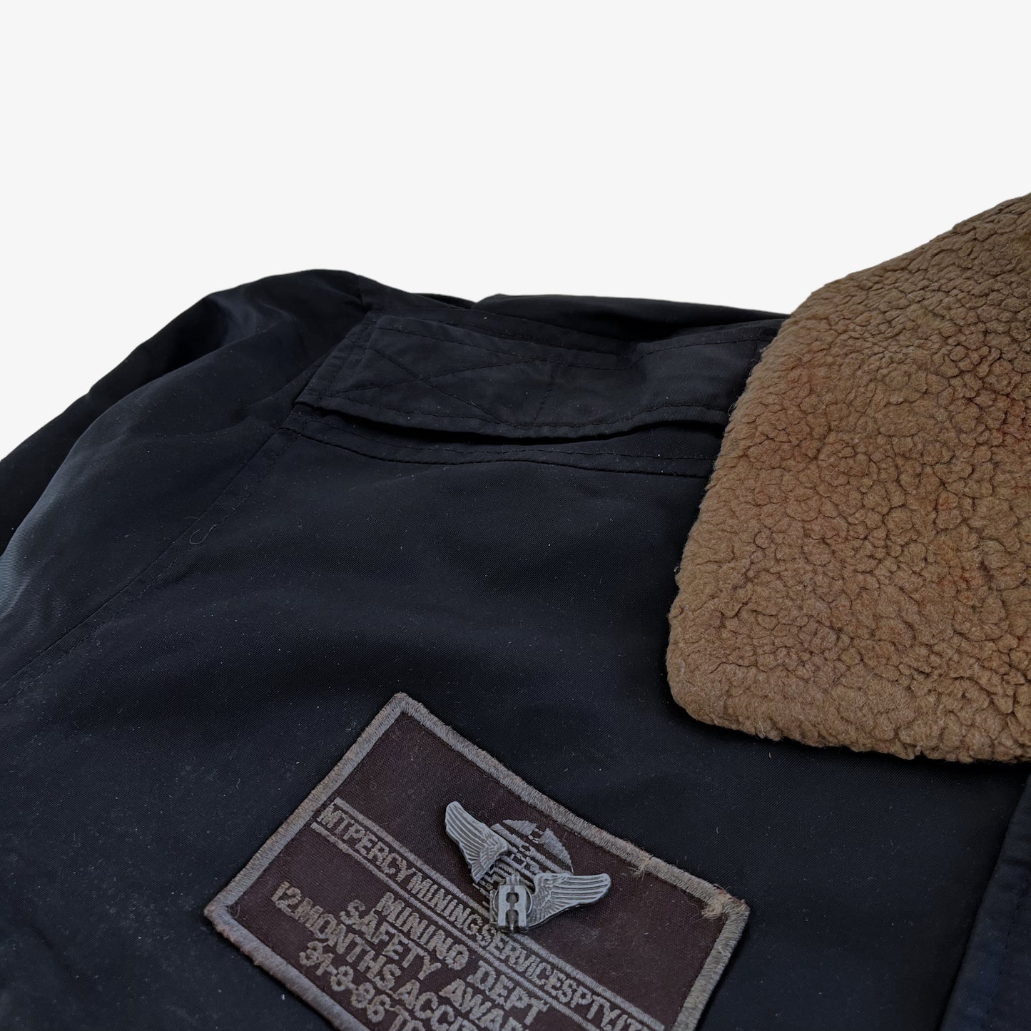 Vintage 90s Redskins Territoire Black Bomber Jacket With Fur Collar Badge - Casspios Dream