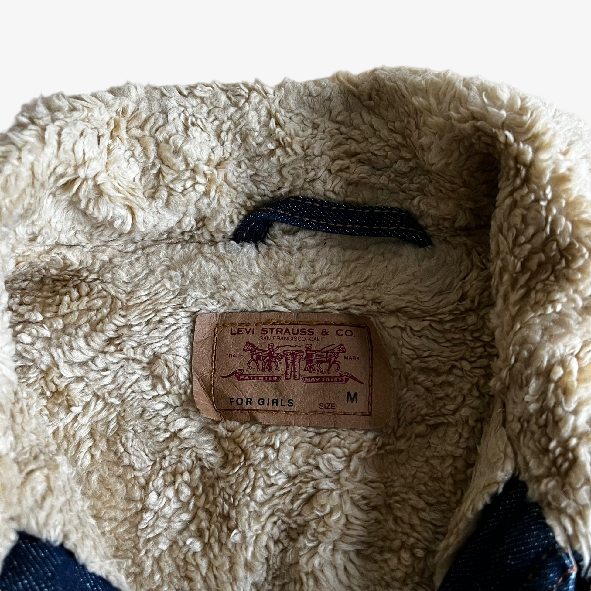 Vintage 90s Womens Levis Navy Denim Trucker Jacket With Faux Fur Lining Label - Casspios Dream