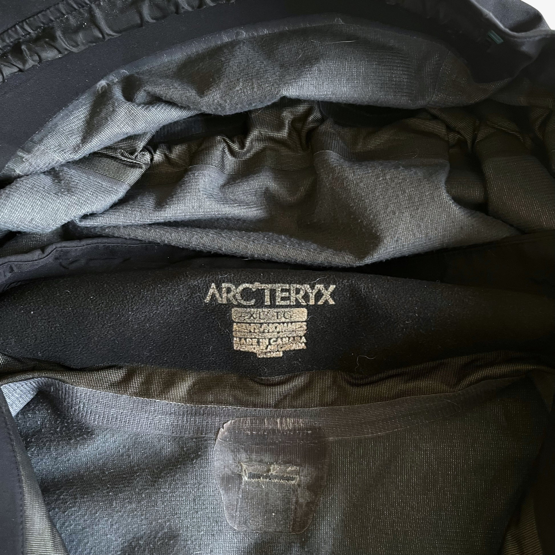 Vintage Y2K Arc'teryx Gore-tex Pro Recco Utility Ski Jacket Label - Casspios Dream