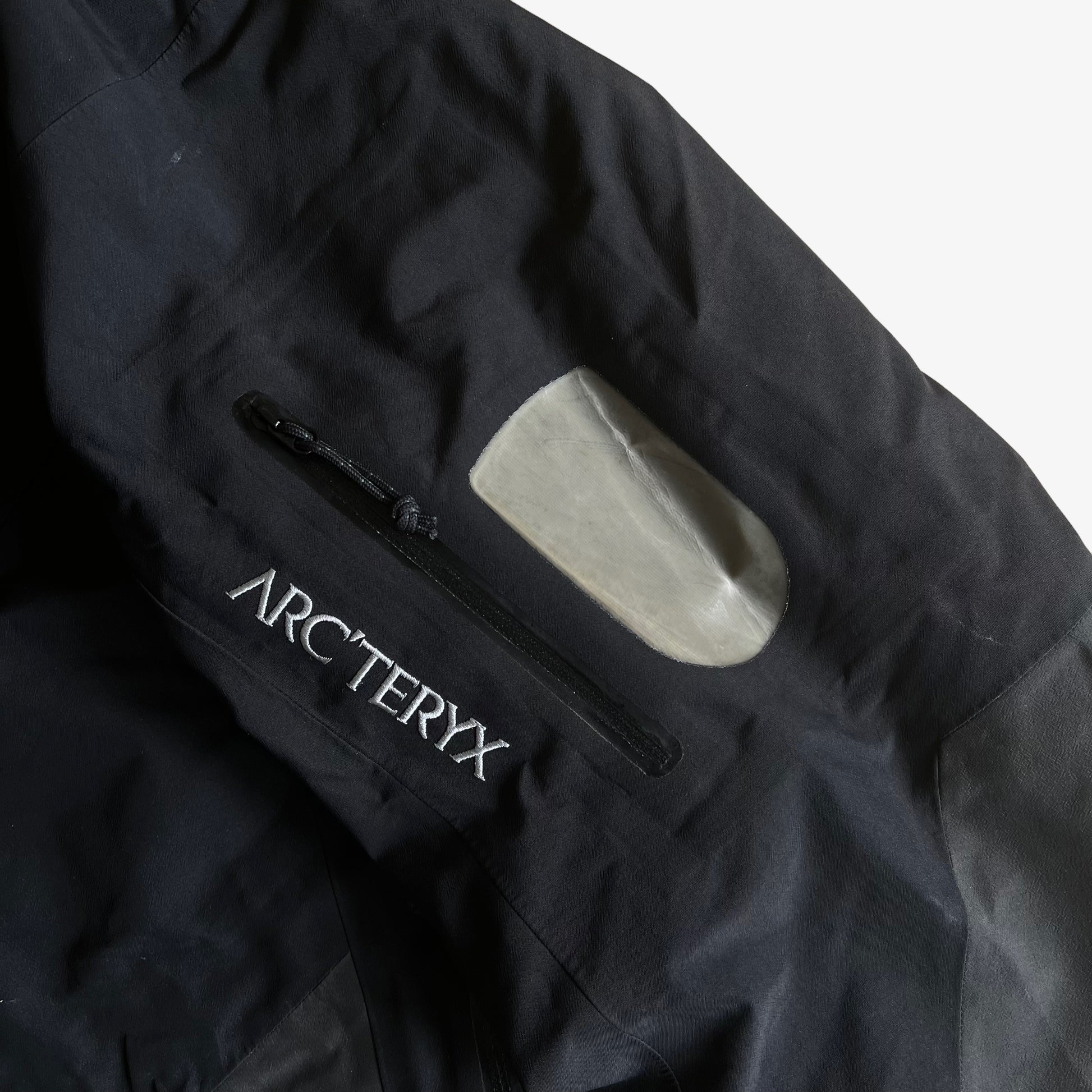 Vintage Y2K Arcteryx Pro Recco Goretex Tactical Jacket With Arm Badge Zipped - Casspios Dream