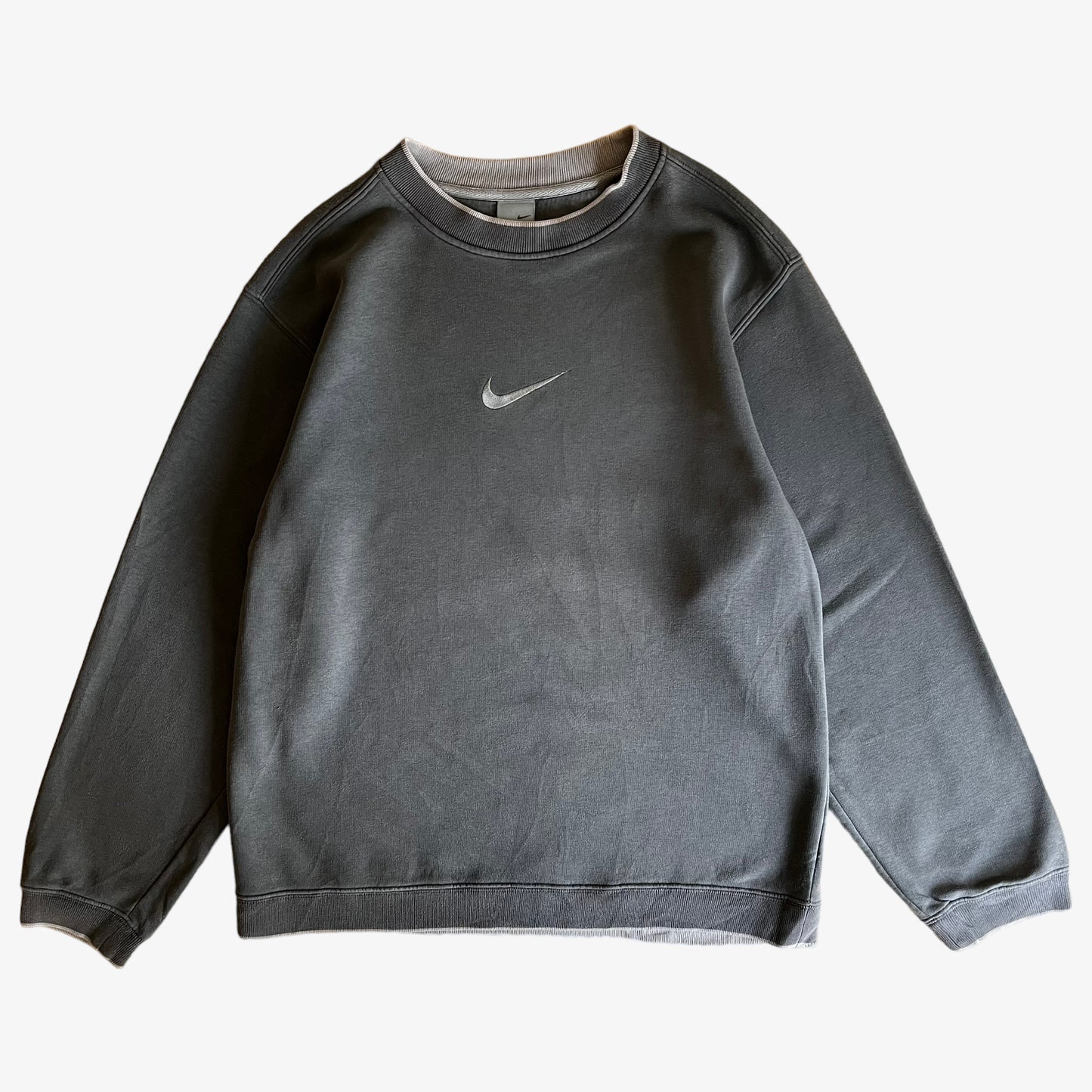 Vintage Y2K Nike Centre Tick Logo Grey Crewneck Sweatshirt - Casspios Dream