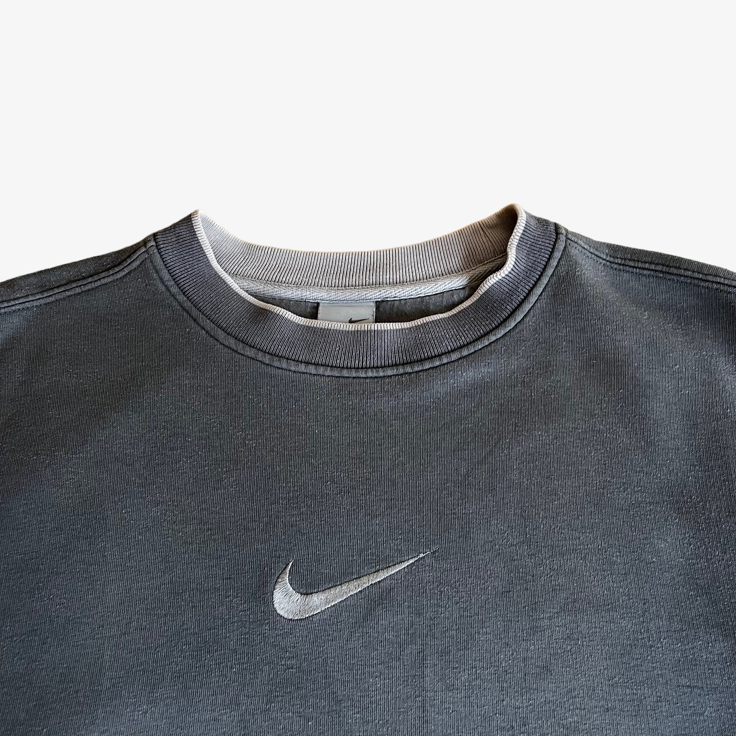 Vintage Y2K Nike Centre Tick Logo Grey Crewneck Sweatshirt Collar - Casspios Dream