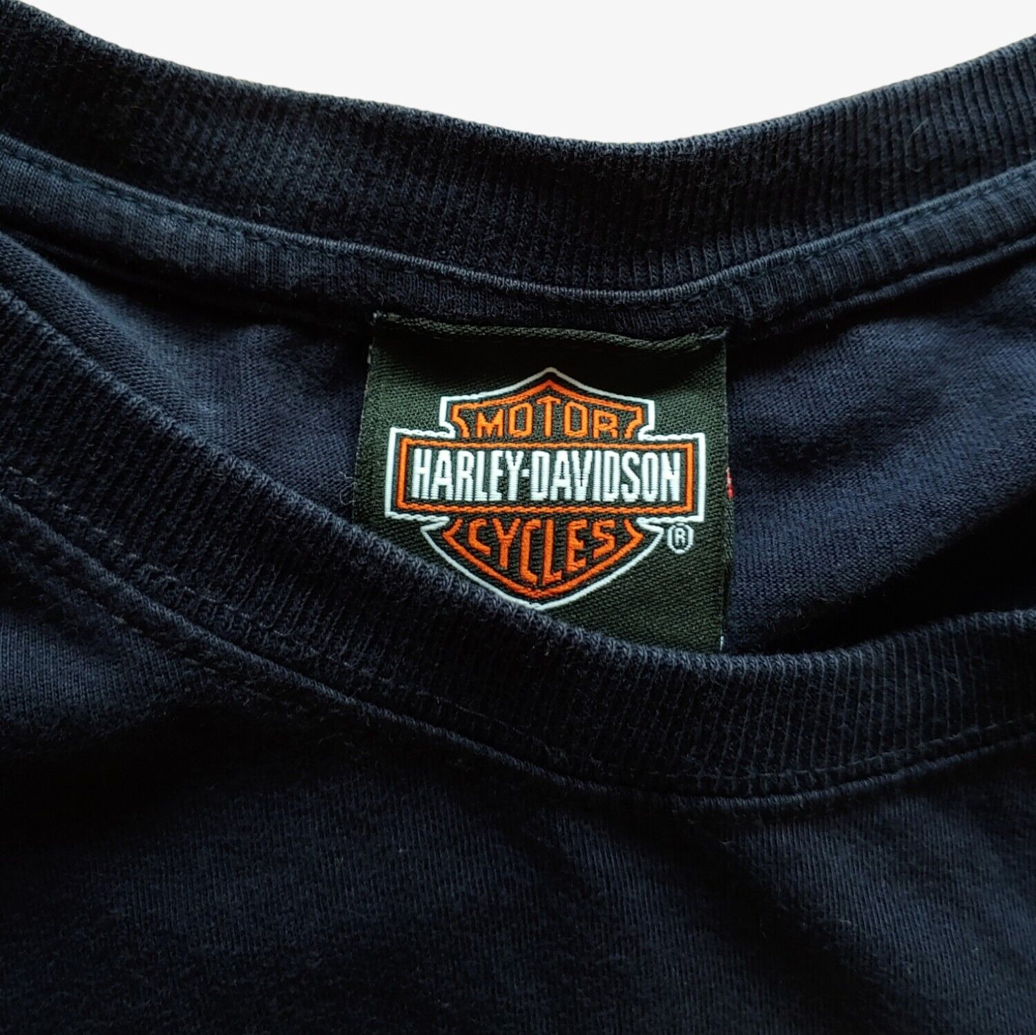 Label of vintage Y2K Harley Davidson navy t-shirt.