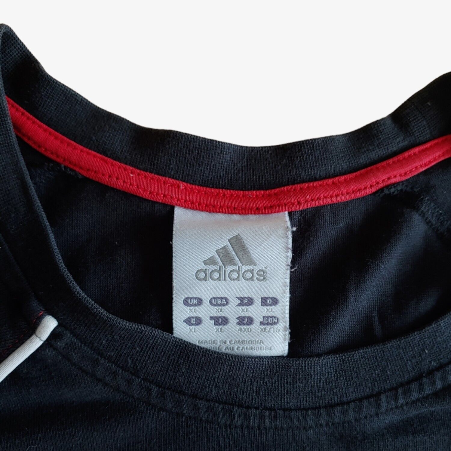 Vintage Y2K Adidas 2009 Classic Black Red Top Label - Casspios Dream
